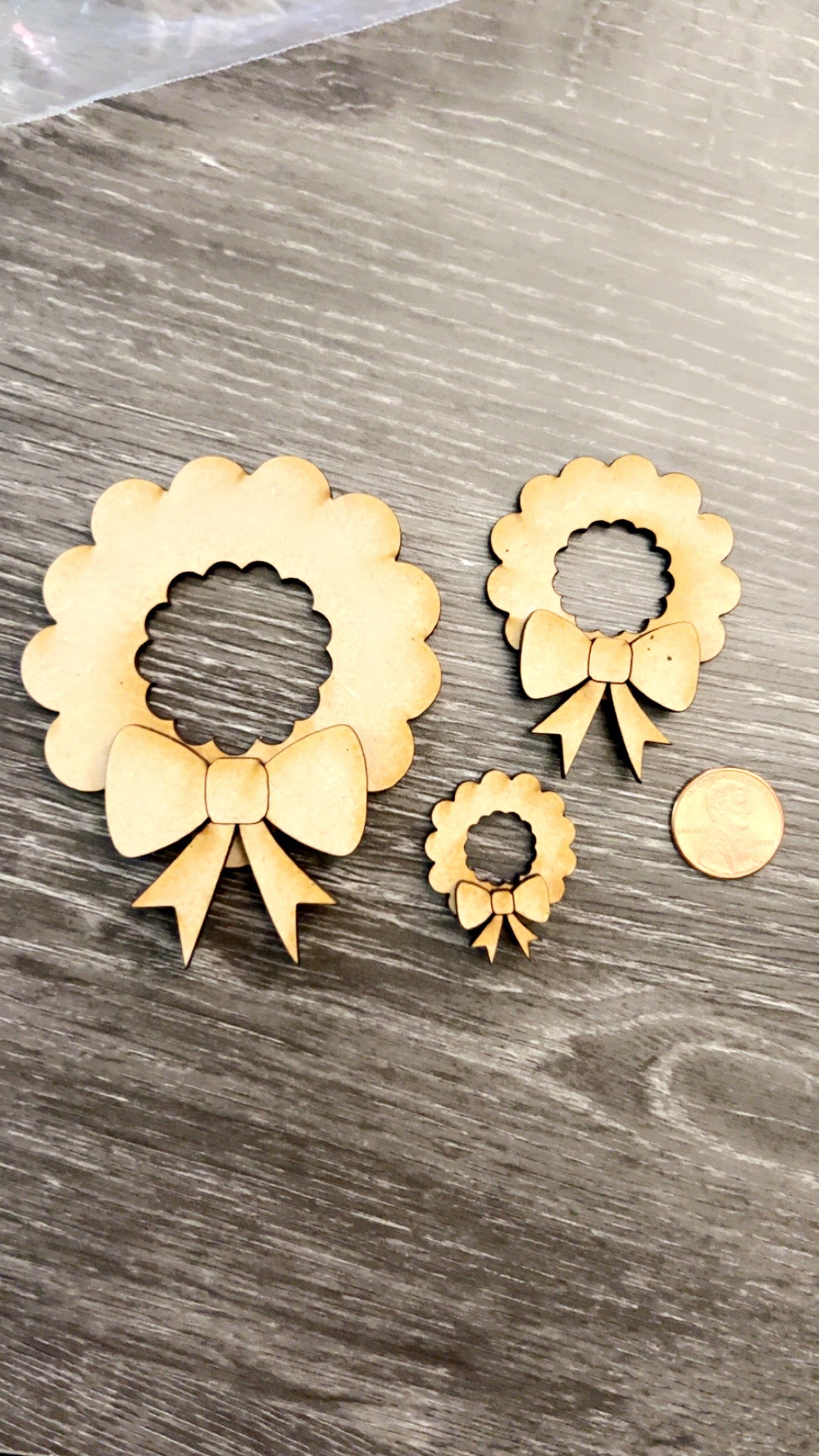 Wreath and Bow Embellishments 6 pieces