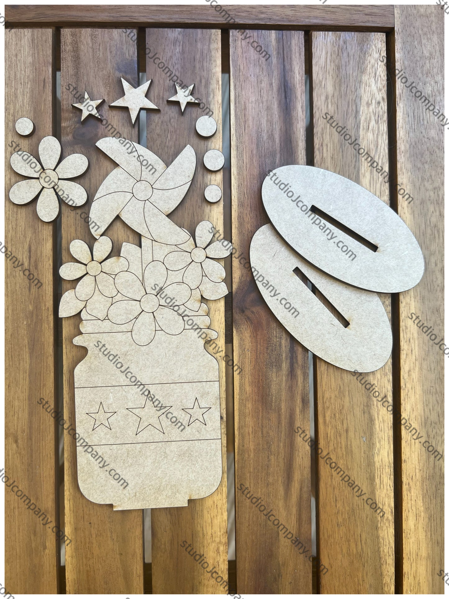 Patriotic Pinwheels and Daisies Mason Jar Shelf Sitter
