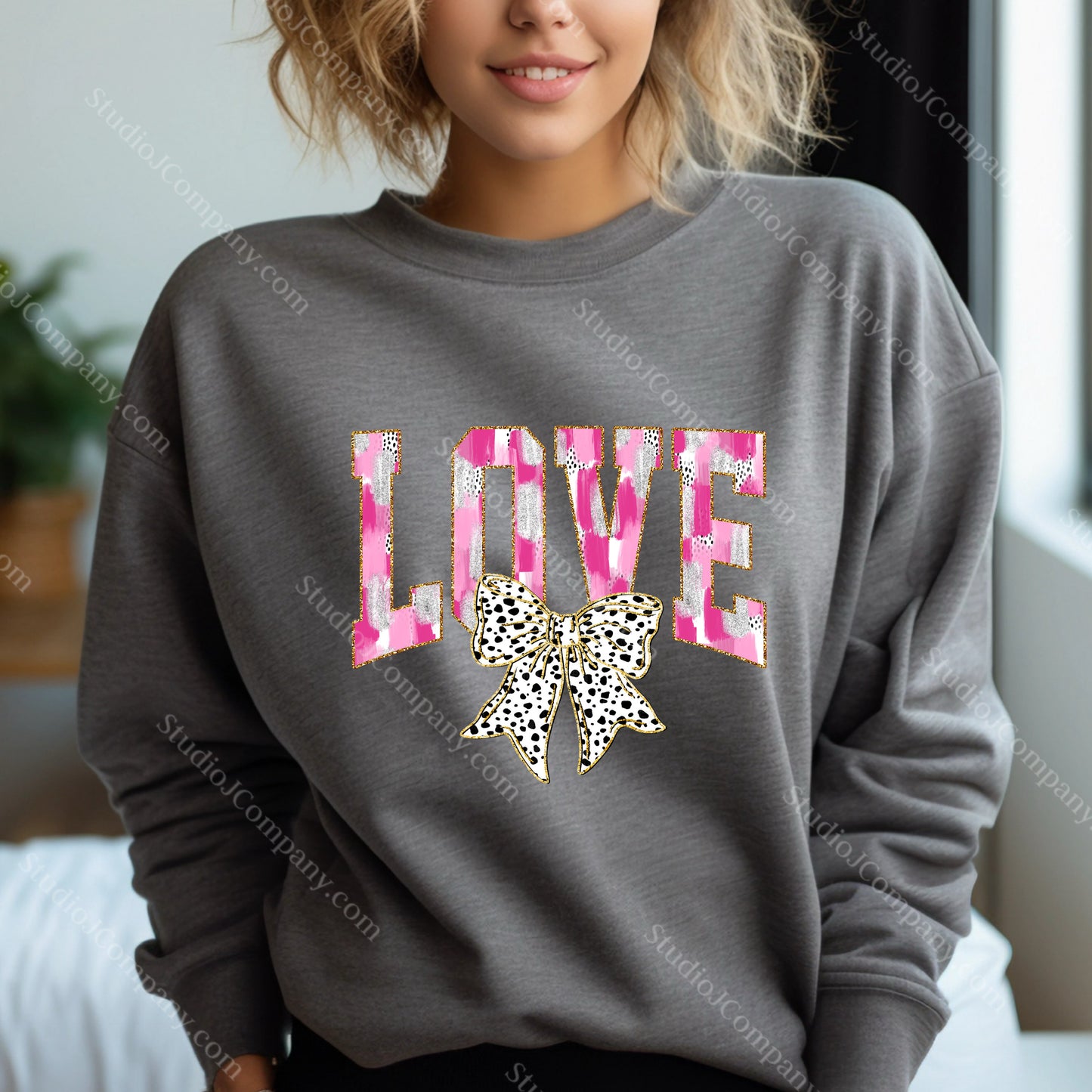 LOVE Sweatshirt - Heathered Graphite