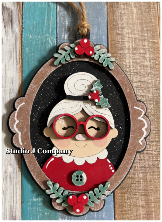 DIY Mrs Claus Portrait Ornament
